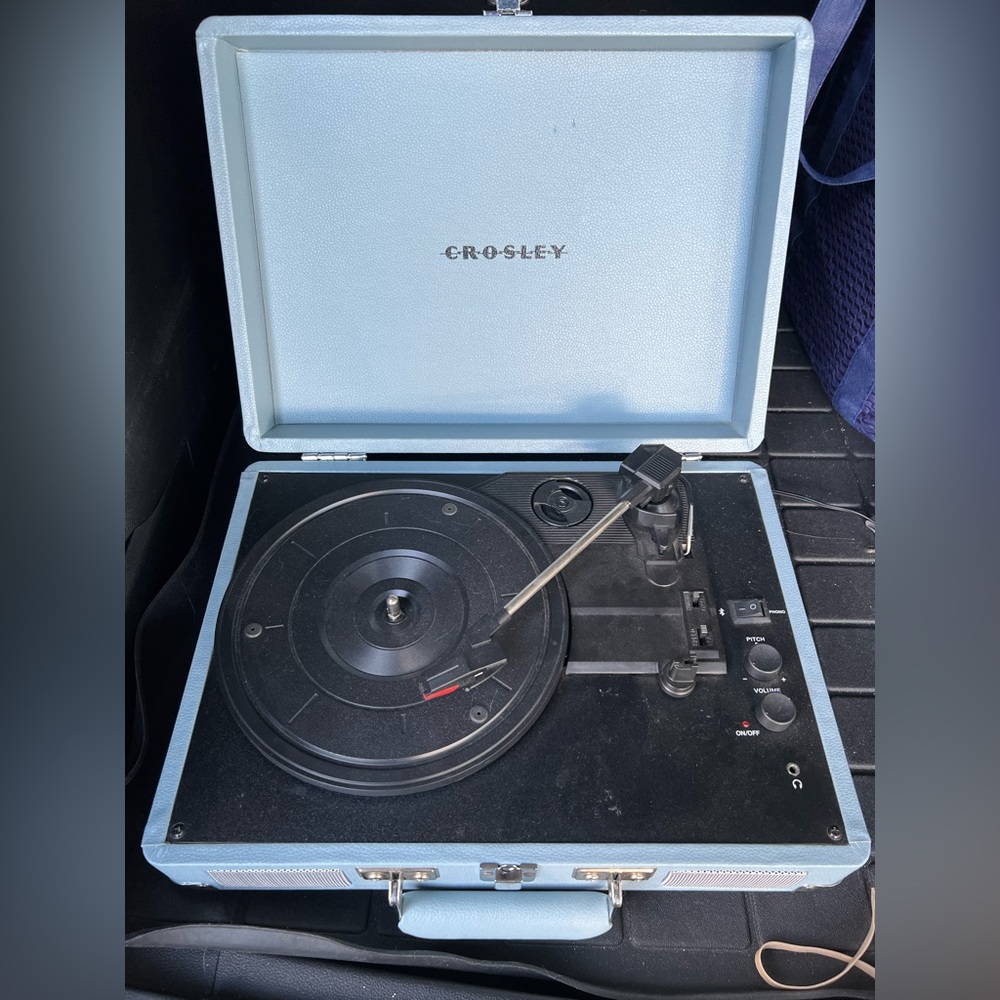 Crosley Cruiser Plus Vintage 3-Speed Bluetooth in/Out Suitcase Turntable